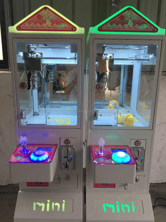 ミニコイン式メガ小型クレーンゲーム機アーケード玩具＆自動販売 - Arcade Toy Claw Vending Machine のレビューと価格